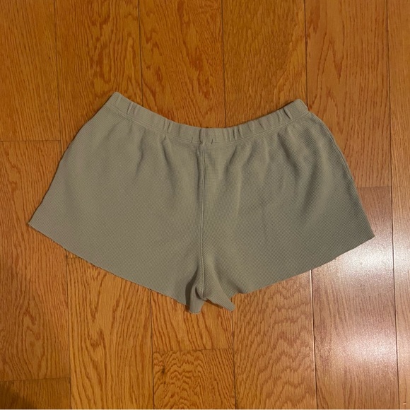 Brandy Melville Green lounge shorts, One size - Picture 4 of 5